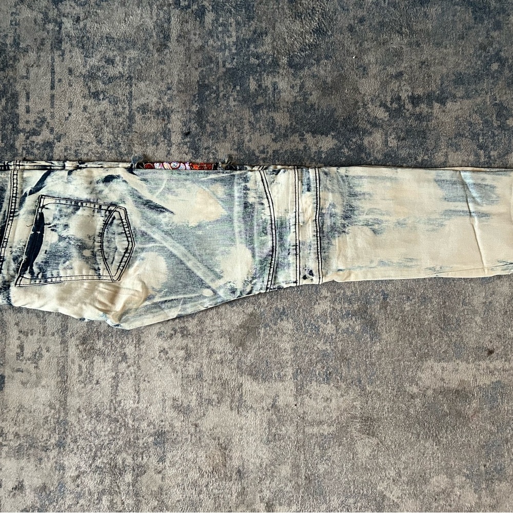 Relaxed Black and Cream Jeans with Casual Fit